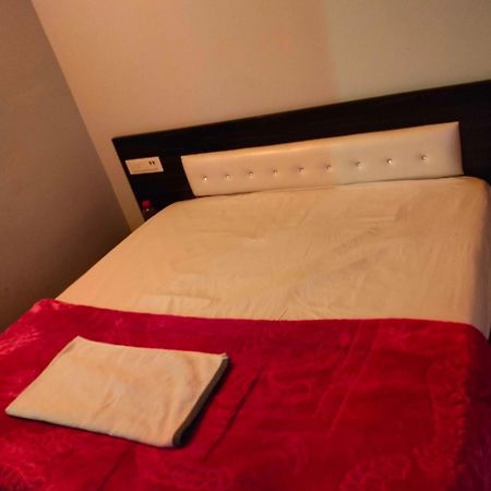 Oyo Palace Hotel Rohtak Ngoại thất bức ảnh