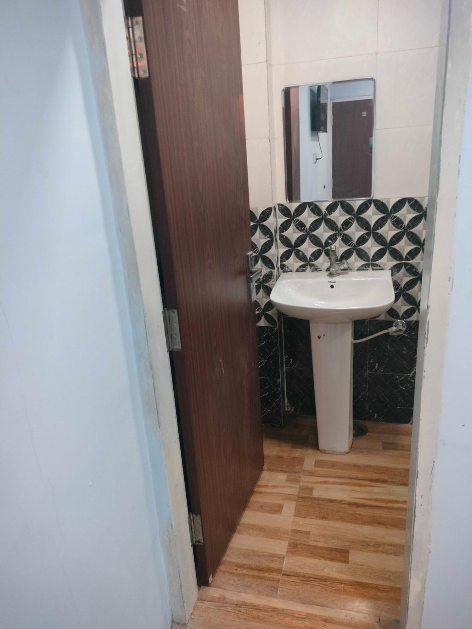 Oyo Palace Hotel Rohtak Ngoại thất bức ảnh
